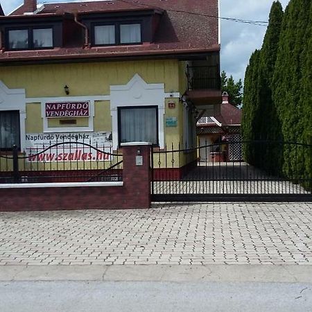 Hotel Napfürdő Vendégház à Mezőkövesd Extérieur photo