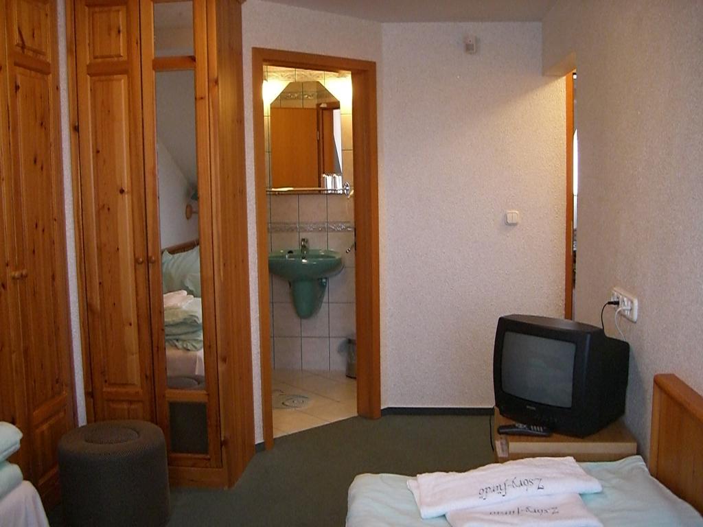 Hotel Napfürdő Vendégház à Mezőkövesd Extérieur photo