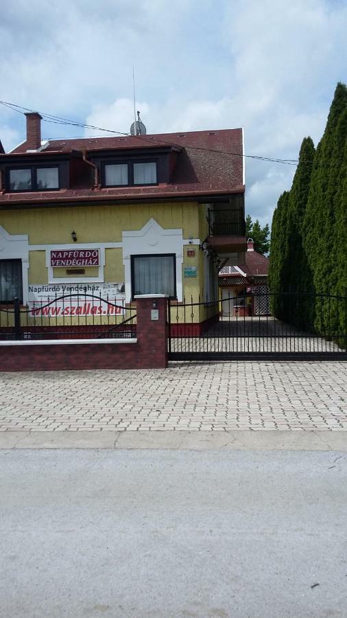 Hotel Napfürdő Vendégház à Mezőkövesd Extérieur photo